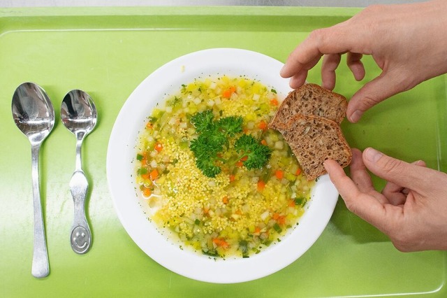 Auch eine Hirsesuppe kann Kindern schmecken.  | Foto: Klaus-Dietmar Gabbert