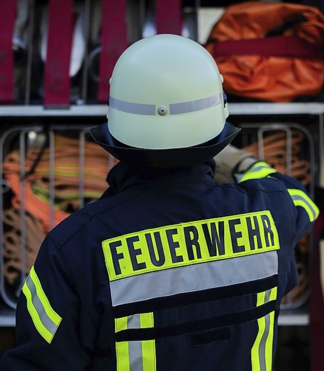 Ein Feuerwehrmann  | Foto: Rolf Vennenbernd (dpa)