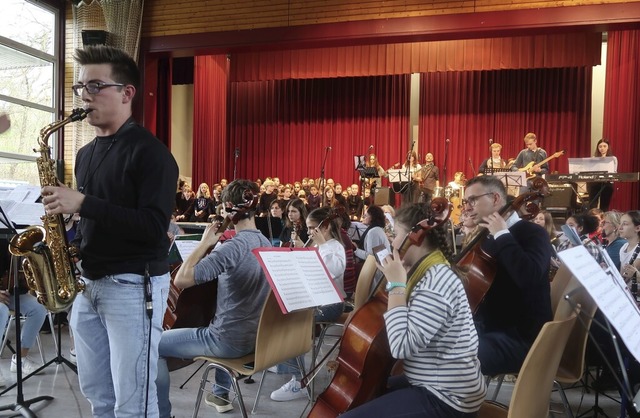 Junge Musikerinnen und Musiker soweit ...Abschlusskonzert der Jugendmusikschule  | Foto: Christine Weirich