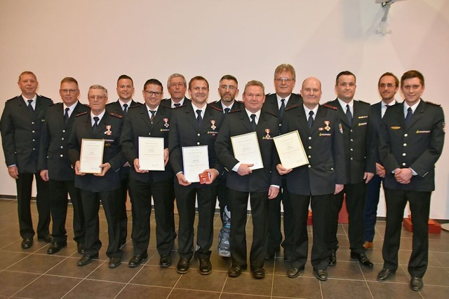 Die  Freiwillige Feuerwehr Vogtsburg e...glieder fr ihren Dienst im Ehrenamt.   | Foto: Thomas Rhenisch