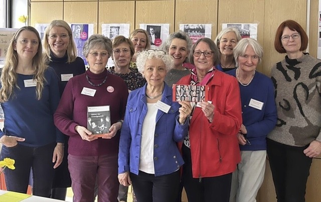 Annette Kaiser, stdtische Beauftragte...ammen mit weiteren Frauen des Forums.   | Foto: Mariam El Agha