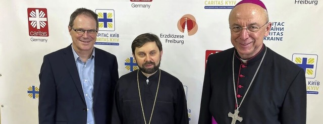 Oliver Mller von Caritas Internationa...er weihten das neue Sozialzentrum ein.  | Foto: Caritas international