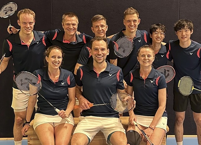 Strahlende Aufsteiger: das Badminton-Team des TB Emmendingen  | Foto: privat