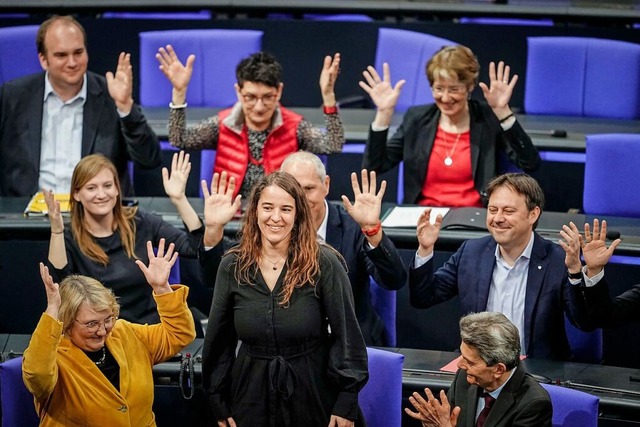 Heike Heubach (Mitte) wird zu Beginn d...Hnden sind eine  Gebrde fr Applaus.  | Foto: Kay Nietfeld (dpa)