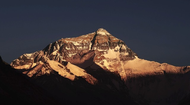 Der Mount Everest wird bei Bergsteiger...iebter &#8211; bleibt aber gefhrlich.  | Foto: Fei Maohua (dpa)