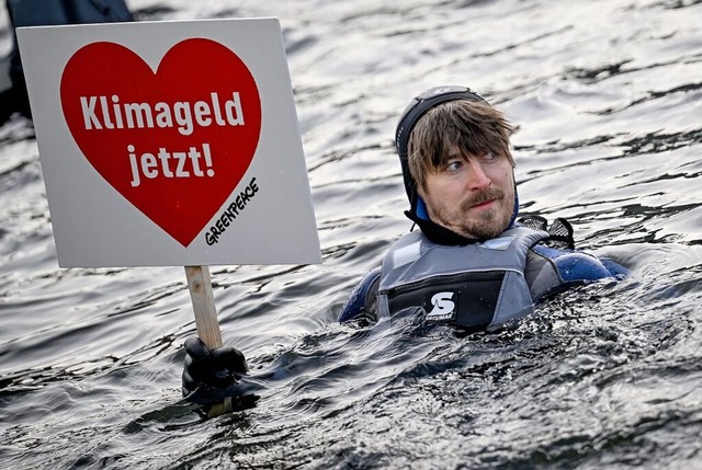 Protest fr die Einfhrung des Klimageldes im Januar in Berlin  | Foto: Britta Pedersen (dpa)