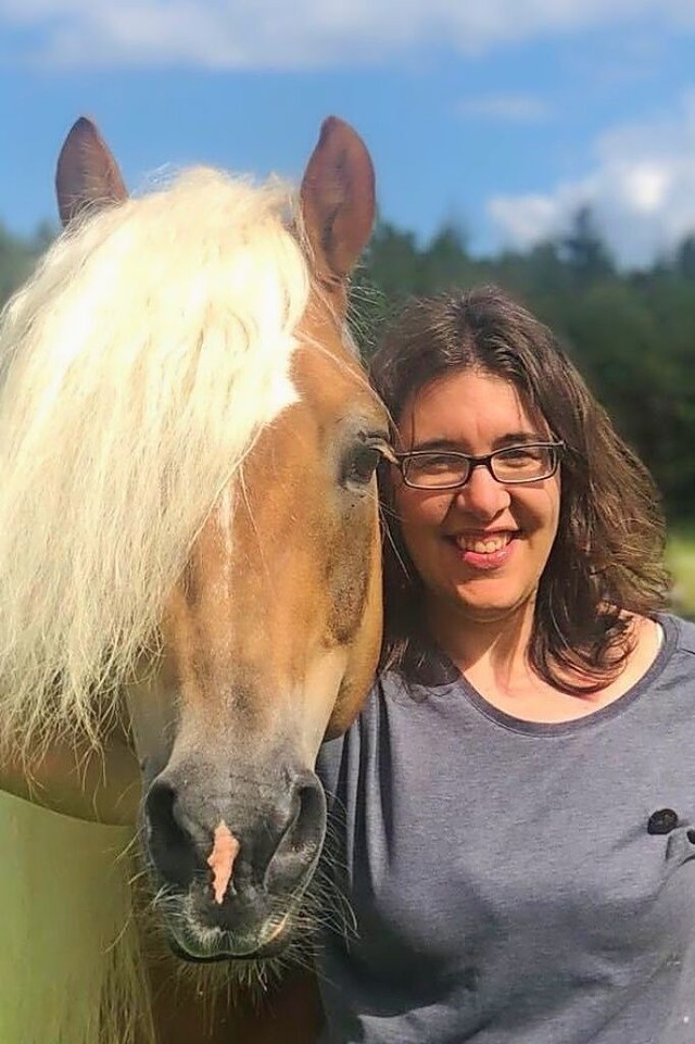 Nicole Blle vermittelt Wissen ber den Umgang mit Pferden  | Foto: Blle