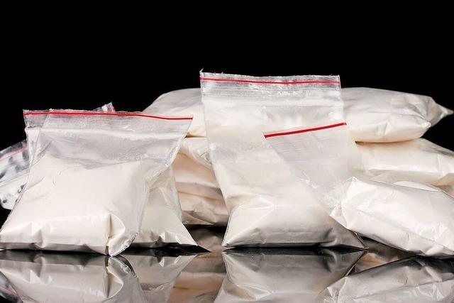 Zllner finden im Zug einen Rucksack mit 400 Gramm Kokain – Mann sitzt in Untersuchungshaft