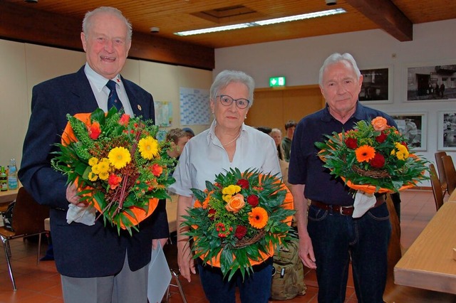 Wurden fr  ihre  langjhrige Mitglied...isacher und Ernst Gpfert (von links).  | Foto: Andrea Steinhart