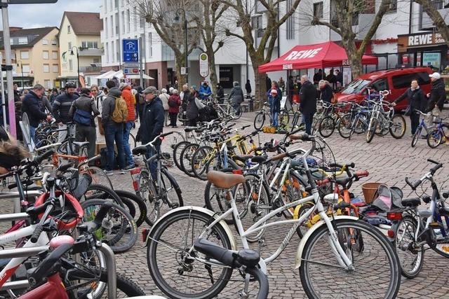 Fotos: Fahrrad- und Frhlingsmarkt in Gundelfingen