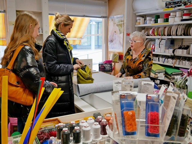 Die teilnehmenden Geschfte hatten gut...8211; unser Bild zeigt die Stofftruhe.  | Foto: Eva Korinth