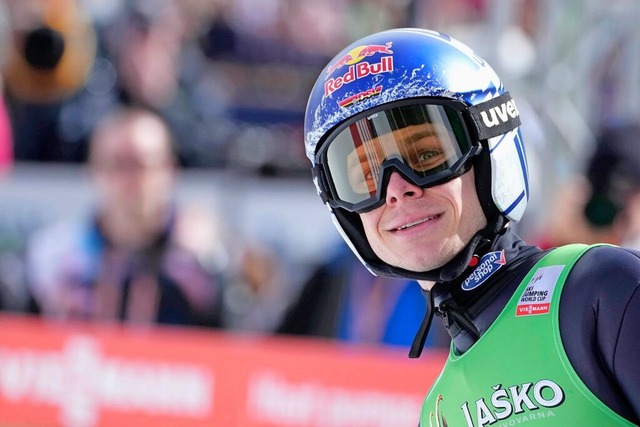 Andreas Wellinger kann als einziger St...Verbands den ganzen Winter berzeugen.  | Foto: Darko Bandic (dpa)