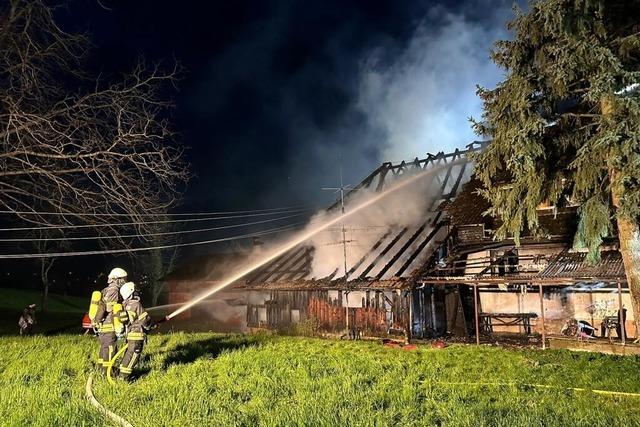 Brand auf Bauernhof in Mnstertal – Scheune brennt aus