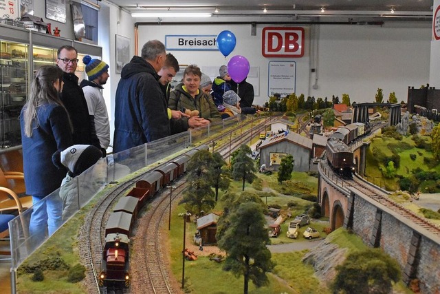 Eine groe Eisenbahn-Modellanlage fasz... auf dem Schpflin-Areal Jung und Alt.  | Foto: Thomas Loisl Mink