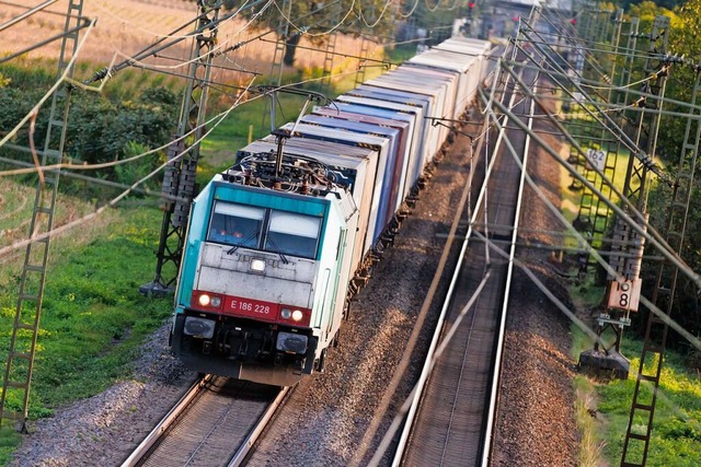 Der Ausbau der Rheintalbahn fr den G...Einschrnkungen mit sich. (Symbolbild)  | Foto: Philipp von Ditfurth (dpa)