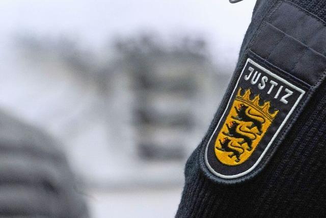 Haftbefehl gegen mutmalichen Hochstapler: Angeklagter erscheint nicht vor dem Amtsgericht Lrrach