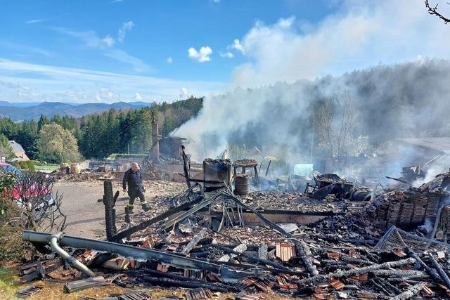Nach dem verheerenden Brand eines Seelbacher Hofs wird ermittelt
