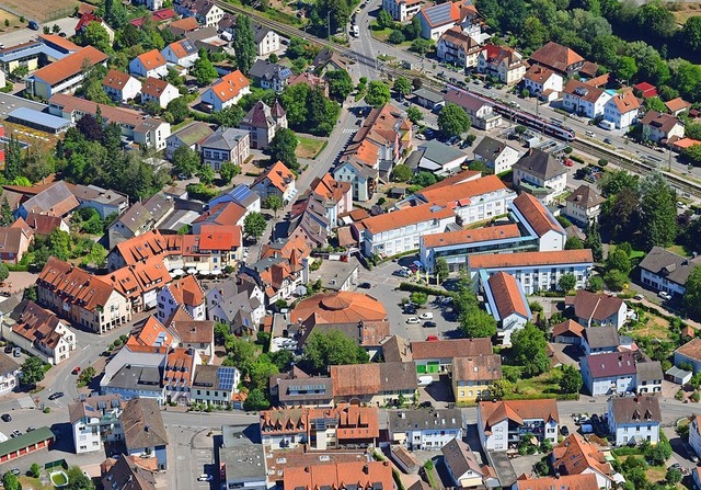 Wer zieht ins Rathaus in Steinen ein?  | Foto: Erich Meyer