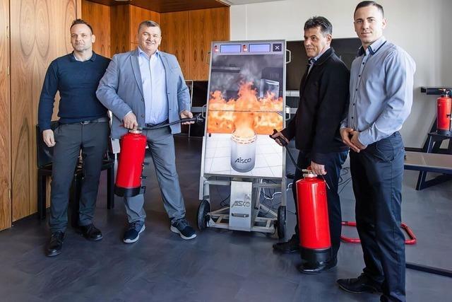 Feuerwehrvertreter aus Budapest besuchen Fachfirma in March