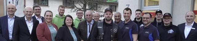 Zur Spendenbergabe der Sparkasse Hoch...rkassencenter Rickenbach (ganz rechts)  | Foto: Hans-Jrgen Sackmann