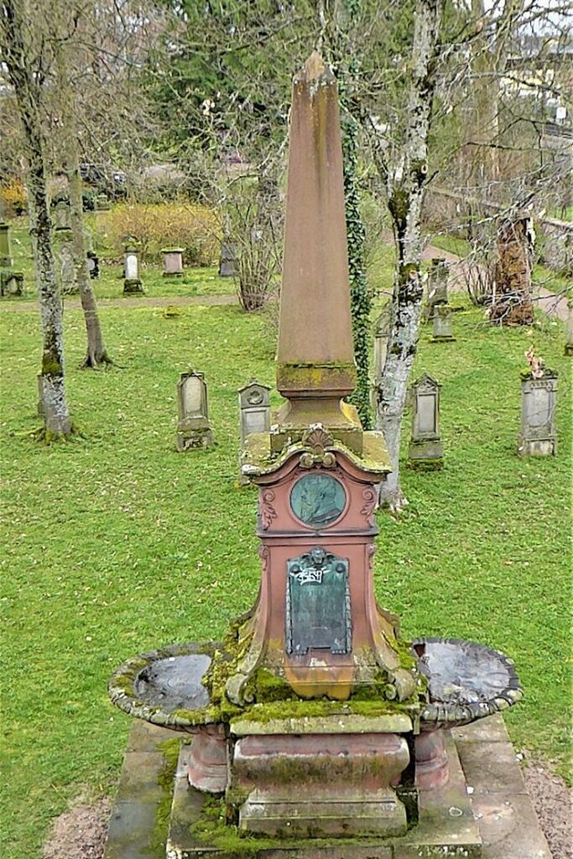 Kaum noch beachtet steht der Obelisk heute auf dem Alten Friedhof.  | Foto: Sylvia-Karina Jahn