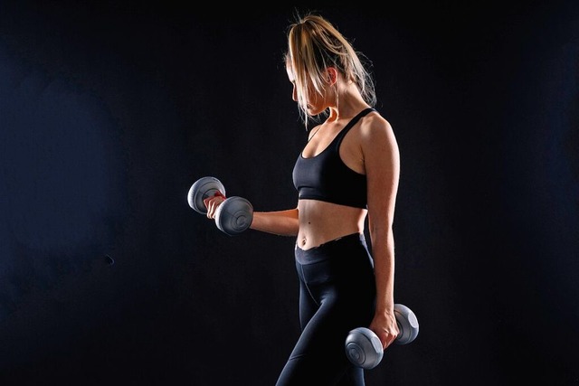Im Bodybuilding gibt es ein erhhtes Risiko zur Sportsucht, auch bei Frauen.  | Foto: IMAGO/xovanes81501x