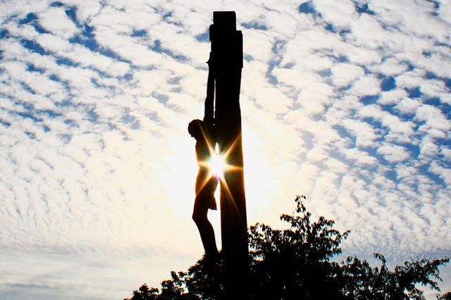 Statue von Jesus Christus  am Kreuz bei Heitersheim  | Foto: Harald Hfler