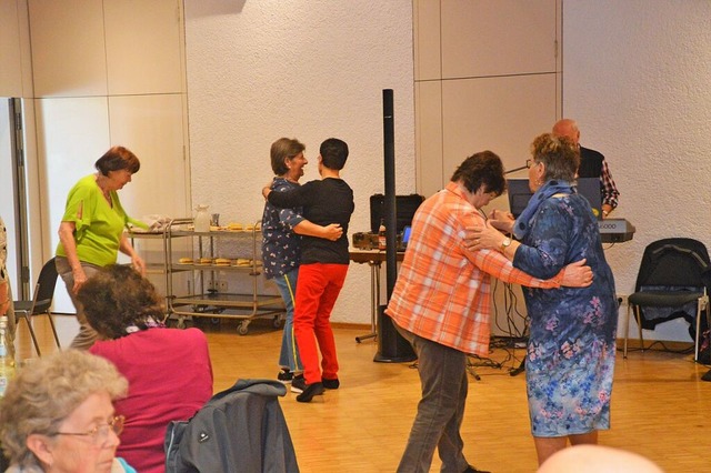 Geselligkeit und Spa beim Schopfheimer Tanz fr Junggebliebene  | Foto: Edgar Steinfelder