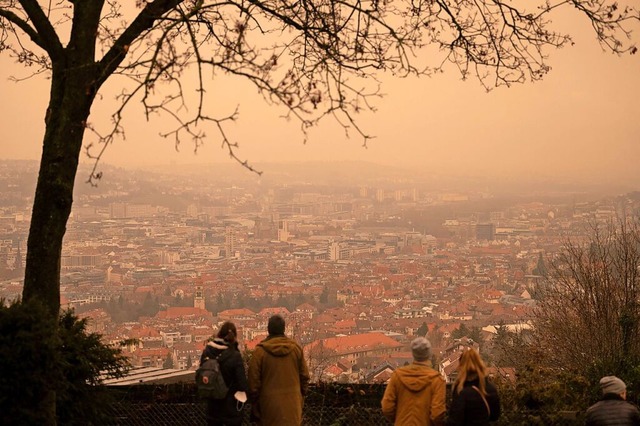 Trbe Ostern: Saharastaub hllt Stuttg...nstaub als ohnehin schon. (Archivbild)  | Foto: Marijan Murat (dpa)