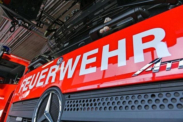 Lamborghini  geht auf der Autobahn A5 bei Freiburg-Nord in Flammen auf