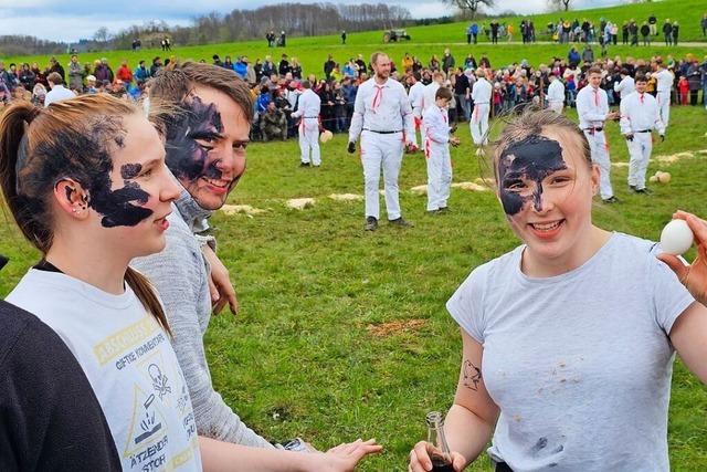 Beim Eierspringen in Eichen gibt es jedes Jahr ein wildes Getmmel