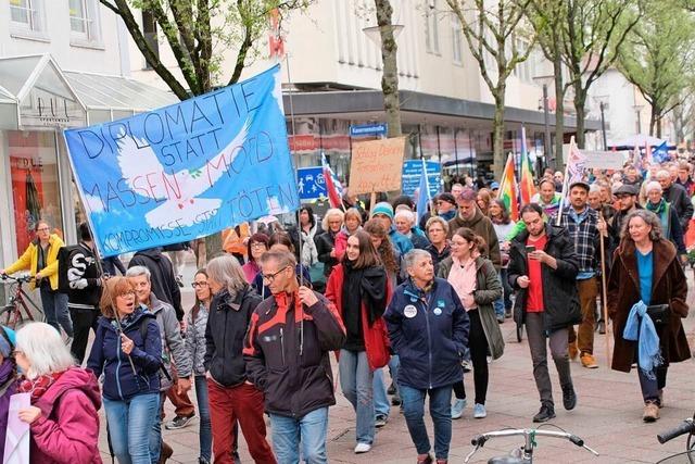 250 fordern Frieden beim Ostermarsch von Kehl nach Straburg
