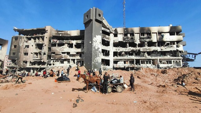 Das schwer beschdigte Schifa-Krankenhaus  | Foto: Khaled Daoud (dpa)