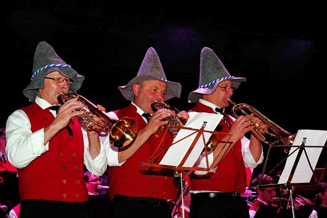 Die drei Spitzbuben Karl Bhringer (vo...d seit 50 Jahren im Musikverein aktiv.  | Foto: Eva Korinth