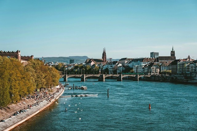 In Basel soll im Rhein und drum herum ... Organisatoren der Premiere im Herbst.  | Foto: Claudio Schwarz (Unsplash)
