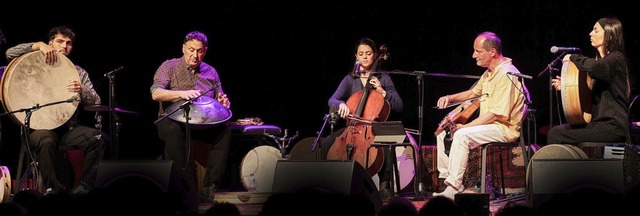 Vom Karawanenzug bis zu  Bach: Yaschar...brosini und Malika Coskun (von links).  | Foto: Ellen Schmauss    Photography