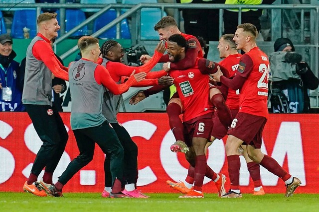 Kaiserslautern steht im Pokalfinale  | Foto: Uwe Anspach (dpa)