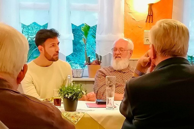 Zur Diskussion mit Altgenossen trafen ...Lrrach, Bernd Sevecke, in Schopfheim.  | Foto: Thomas Winckelmann