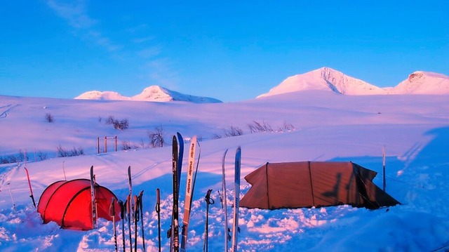 Nachtlager im Schnee: Helmut Gndig ist in Schweden und Norwegen unterwegs.  | Foto: Helmut Gndig
