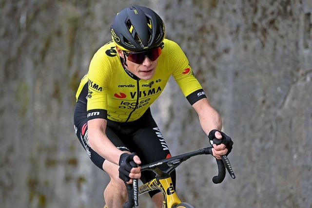 Jonas Vingegaard vor ein paar Wochen bei einem Radrennen in Italien  | Foto: Fabio Ferrari (dpa)