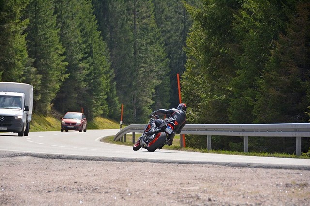 Fahrweisen wie die  hier hier fotograf...r Kreuz zu schweren Unfllen gefhrt.   | Foto: Sebastian Barthmes