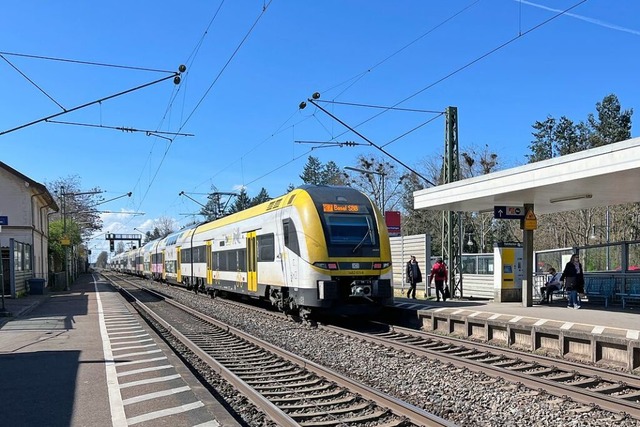 Der Bad Krozinger Bahnhof braucht eine Erneuerung, findet die CDU.  | Foto: Susanne Ehmann