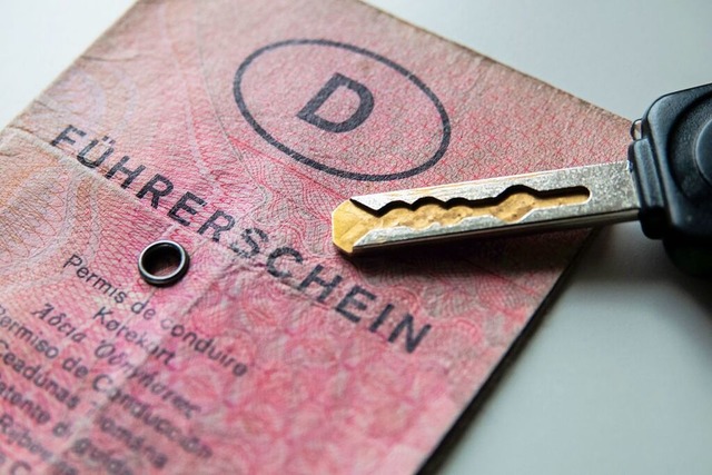 Egal wie alt der Fhrerschein ist: Ein...in Deutschland bislang niemand machen.  | Foto: Demy Becker (dpa)