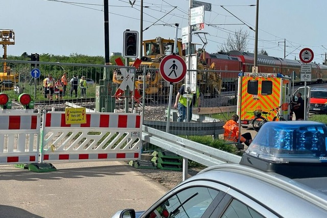 Am Bahnbergang Bruchstrae zwischen O...ionalzug erfasst und tdlich verletzt.  | Foto: Helmut Seller