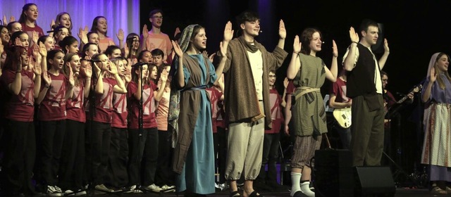 Beim Adonia-Musical &#8222;Petrus&#822...halle im Brgerpark komplett besetzt.   | Foto: Heidi Fel