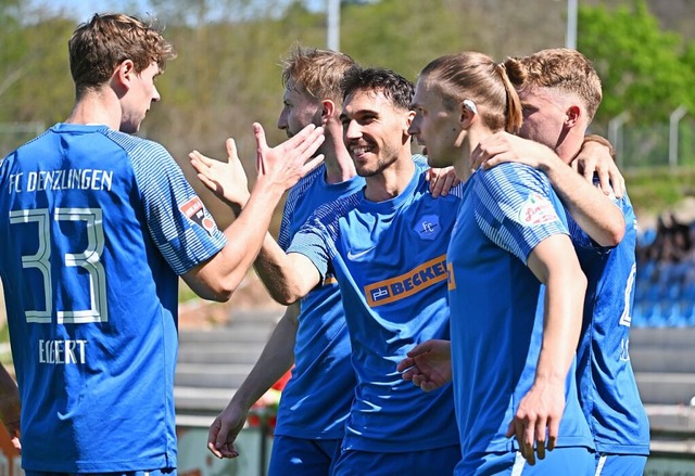 Vier Tore sorgen fr glckliche Gesichter beim FC Denzlingen.  | Foto: Achim Keller
