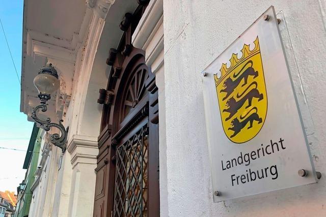Mordprozess in Freiburg beginnt: Frau soll mit Komplizen Vater gettet haben