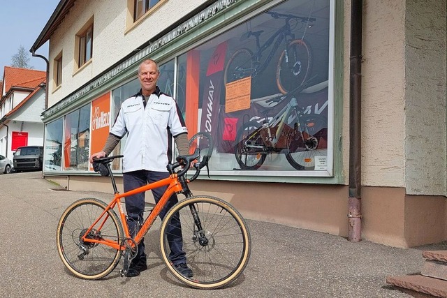 Bei Fahrradhndler Peter Steck aus Bon...r Renner - und natrlich Elektrorder.  | Foto: Ingo Gnther
