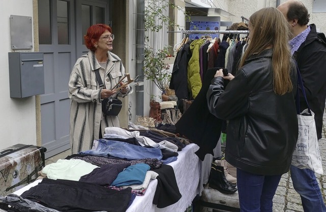 Der Frauenkleidermarkt am Kesselhaus e...t sich seit Jahren groer Beliebtheit.  | Foto: Katrin Fehr