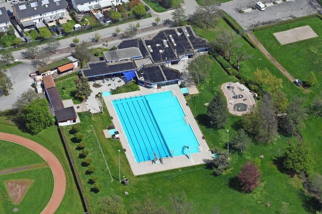 Ausblick: Das Schwimmbad Schopfheim so...schlgt die Stadt dem Gemeinderat vor.  | Foto: Erich Meyer